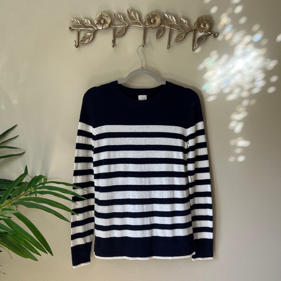 NWOT Women's A New Day Gorgeous Navy & White Stripe Sweater Size Small. 🤍⚓️🖤 - Picture 3 of 9